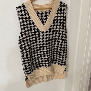 Elegant Houndstooth V-Neck Sweater Vest - Black and Cream